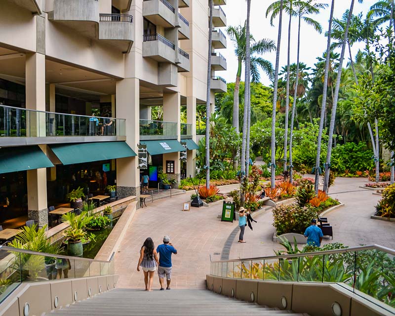 Hale Hoa Hotel courtyard